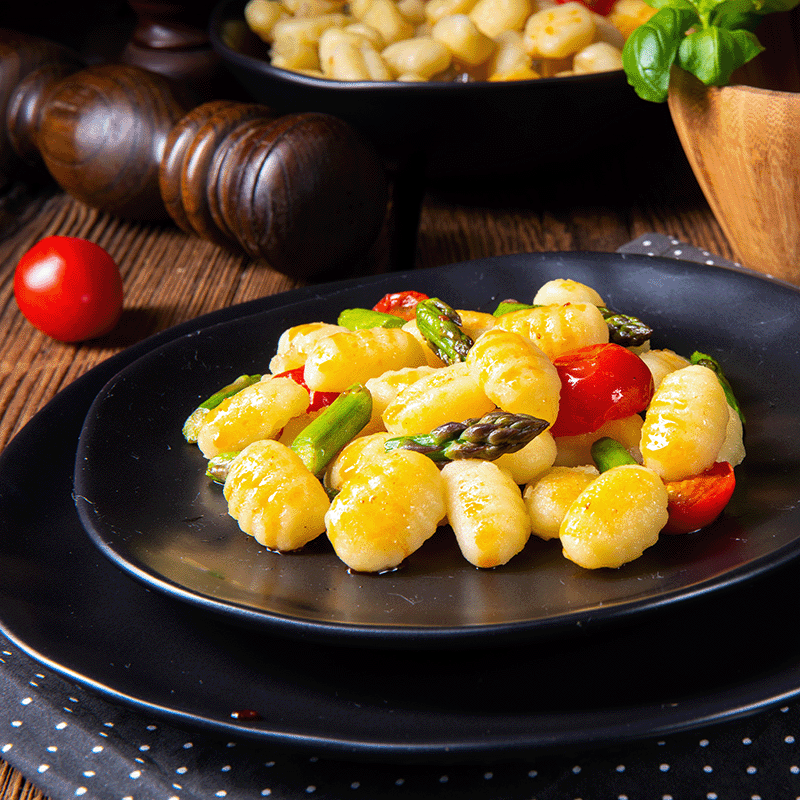 Mehr Informationen zum Thema: Erdäpfelgnocchi mit grünem Spargel und roten Blattsalaten